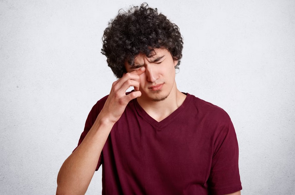 Lifestyle Changes to Minimise Hay Fever Eye Symptoms